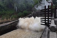 暴雨傾城，水控人冒雨排澇保暢通，守土盡責(zé)保供水安全！